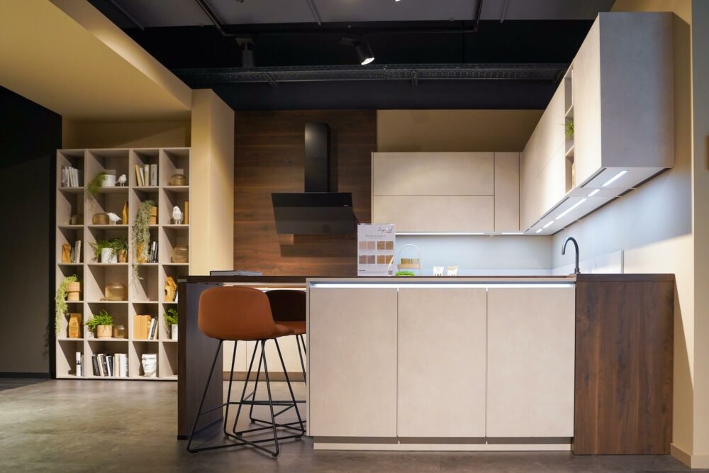 Nobilia Design U-Küche beton mit Esstheke grifflos Küchenstile